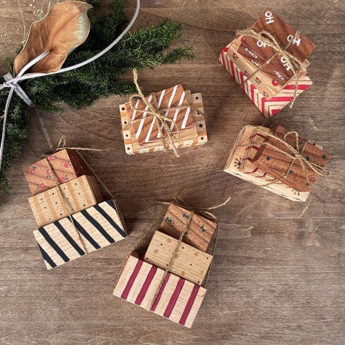 種類おまかせ】プレゼント 3段オブジェ｜クリスマス 置物 インテリア