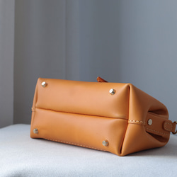 【Kansen-ha】非常受歡迎！橫扣包，手工皮革單肩包，女士款，全手工縫製，母親節的完美之選。 第9張的照片