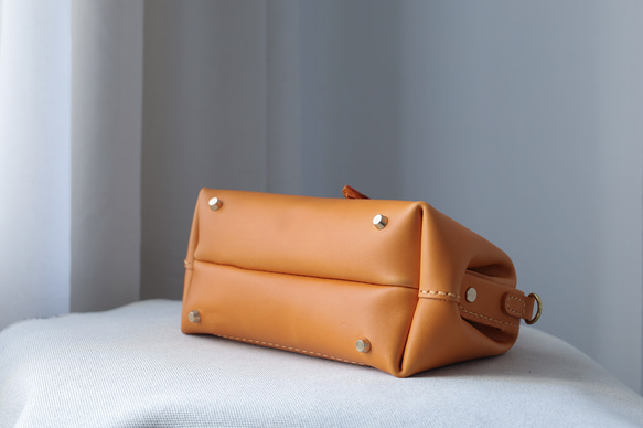 【Kansen-ha】非常受歡迎！橫扣包，手工皮革單肩包，女士款，全手工縫製，母親節的完美之選。 第9張的照片