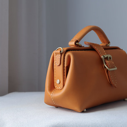 【Kansen-ha】非常受歡迎！橫扣包，手工皮革單肩包，女士款，全手工縫製，母親節的完美之選。 第17張的照片