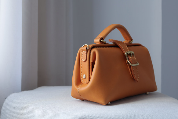 【Kansen-ha】非常受歡迎！橫扣包，手工皮革單肩包，女士款，全手工縫製，母親節的完美之選。 第17張的照片