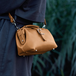 【Kansen-ha】非常受歡迎！橫扣包，手工皮革單肩包，女士款，全手工縫製，母親節的完美之選。 第14張的照片