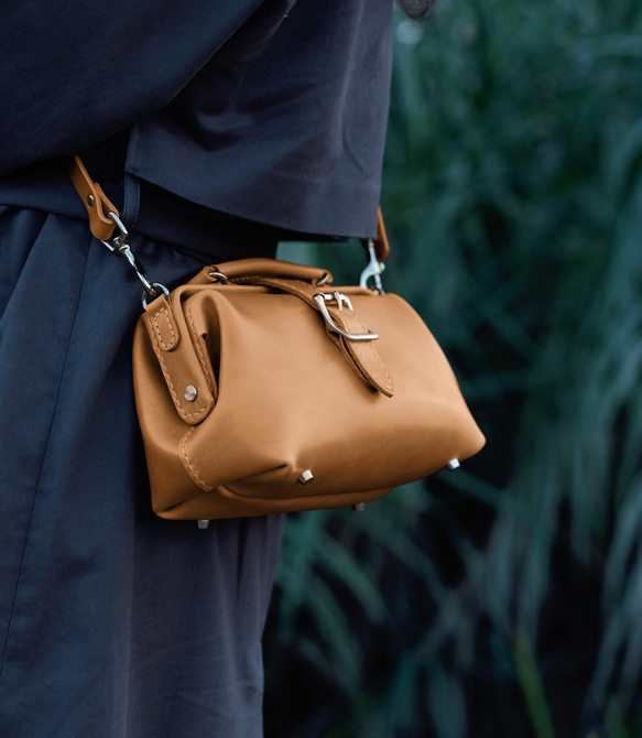 【Kansen-ha】非常受歡迎！橫扣包，手工皮革單肩包，女士款，全手工縫製，母親節的完美之選。 第14張的照片