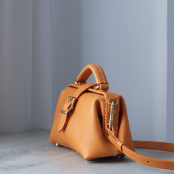 【Kansen-ha】非常受歡迎！橫扣包，手工皮革單肩包，女士款，全手工縫製，母親節的完美之選。 第16張的照片