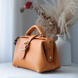 【Kansen-ha】非常受歡迎！橫扣包，手工皮革單肩包，女士款，全手工縫製，母親節的完美之選。 第4張的照片