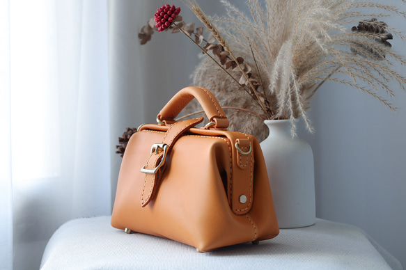 【Kansen-ha】非常受歡迎！橫扣包，手工皮革單肩包，女士款，全手工縫製，母親節的完美之選。 第4張的照片