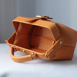 【Kansen-ha】非常受歡迎！橫扣包，手工皮革單肩包，女士款，全手工縫製，母親節的完美之選。 第11張的照片