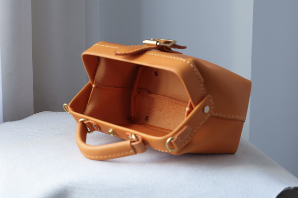 【Kansen-ha】非常受歡迎！橫扣包，手工皮革單肩包，女士款，全手工縫製，母親節的完美之選。 第11張的照片