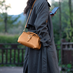 【Kansen-ha】非常受歡迎！橫扣包，手工皮革單肩包，女士款，全手工縫製，母親節的完美之選。 第15張的照片