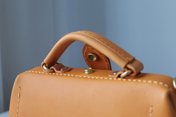 【Kansen-ha】非常受歡迎！橫扣包，手工皮革單肩包，女士款，全手工縫製，母親節的完美之選。 第8張的照片