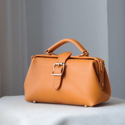 【Kansen-ha】非常受歡迎！橫扣包，手工皮革單肩包，女士款，全手工縫製，母親節的完美之選。 第2張的照片