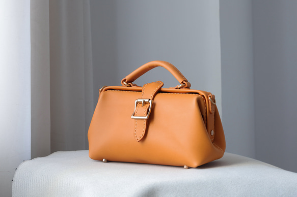 【Kansen-ha】非常受歡迎！橫扣包，手工皮革單肩包，女士款，全手工縫製，母親節的完美之選。 第2張的照片