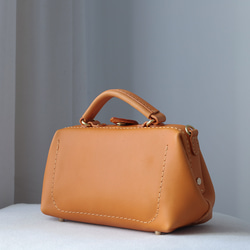 【Kansen-ha】非常受歡迎！橫扣包，手工皮革單肩包，女士款，全手工縫製，母親節的完美之選。 第7張的照片