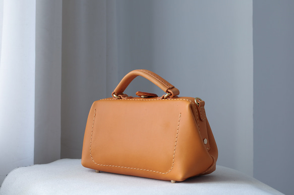 【Kansen-ha】非常受歡迎！橫扣包，手工皮革單肩包，女士款，全手工縫製，母親節的完美之選。 第7張的照片