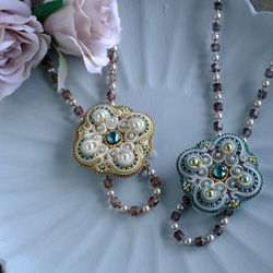 ソウタシエ　クリスタルパールのブローチにもなるネックレス/クリームベージュ/クリームグリーン|soutache 4枚目の画像