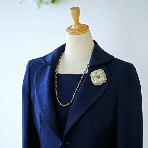 ソウタシエ　クリスタルパールのブローチにもなるネックレス/クリームベージュ/クリームグリーン|soutache 1枚目の画像