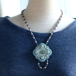 ソウタシエ　クリスタルパールのブローチにもなるネックレス/クリームベージュ/クリームグリーン|soutache 6枚目の画像