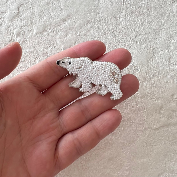 オートクチュール刺繍  シロクマのブローチ 3枚目の画像