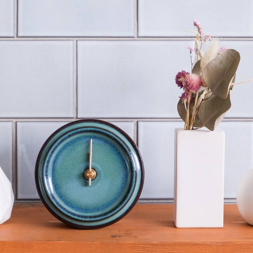 陶磁器製　フィギュア　時計　置時計　置物 タイルの時計 LACE TILE CLOCK ブルー | 【公式】SUGY JAPAN