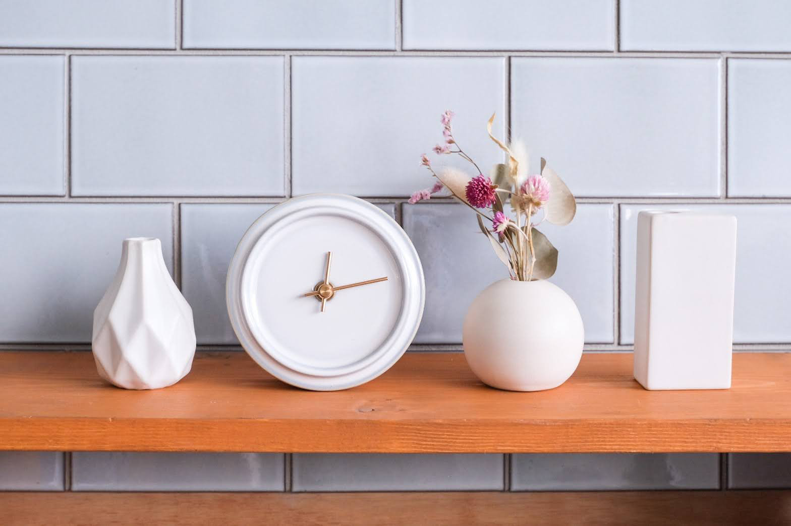 陶器と木の掛け置き時計　TILE WOOD CLOCK　乳白釉