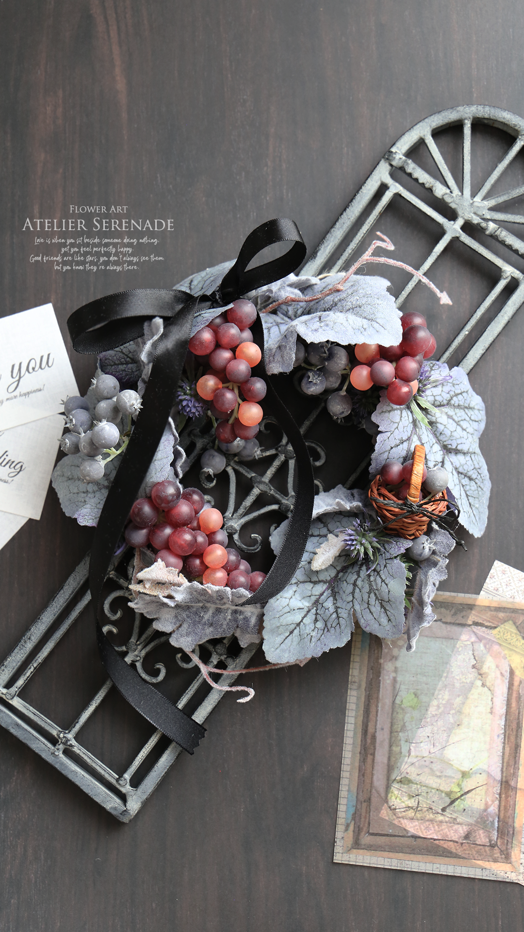 葡萄園のシャビーシック・リース - 赤葡萄