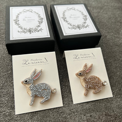 オートクチュール刺繍  野ウサギのブローチ 3枚目の画像