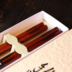 贈りもの、ご長寿のお祝い、ご両親へ、結婚のお祝いに【軽くて使いやすいお箸】大分県日田産・さざ波夫婦箸 9枚目の画像