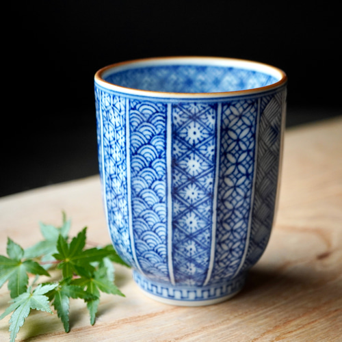 再販】染付祥瑞紋縦削ぎ湯呑（大） 湯呑み ittou 通販 10180011