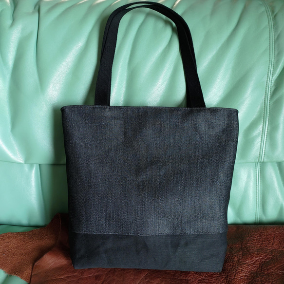 オルテガ柄ラグ生地×デニムの大きめトートバッグ　選べるブラック×カーキ系カラー 4枚目の画像