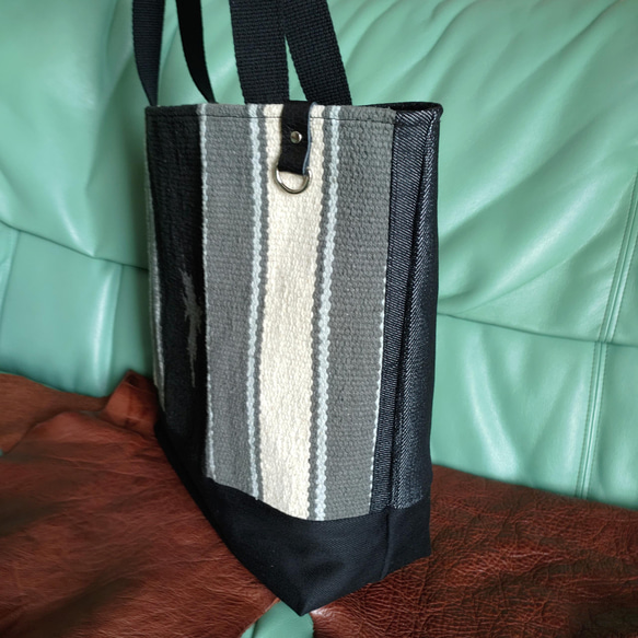 オルテガ柄ラグ生地×デニムの大きめトートバッグ　選べるブラック×カーキ系カラー 6枚目の画像