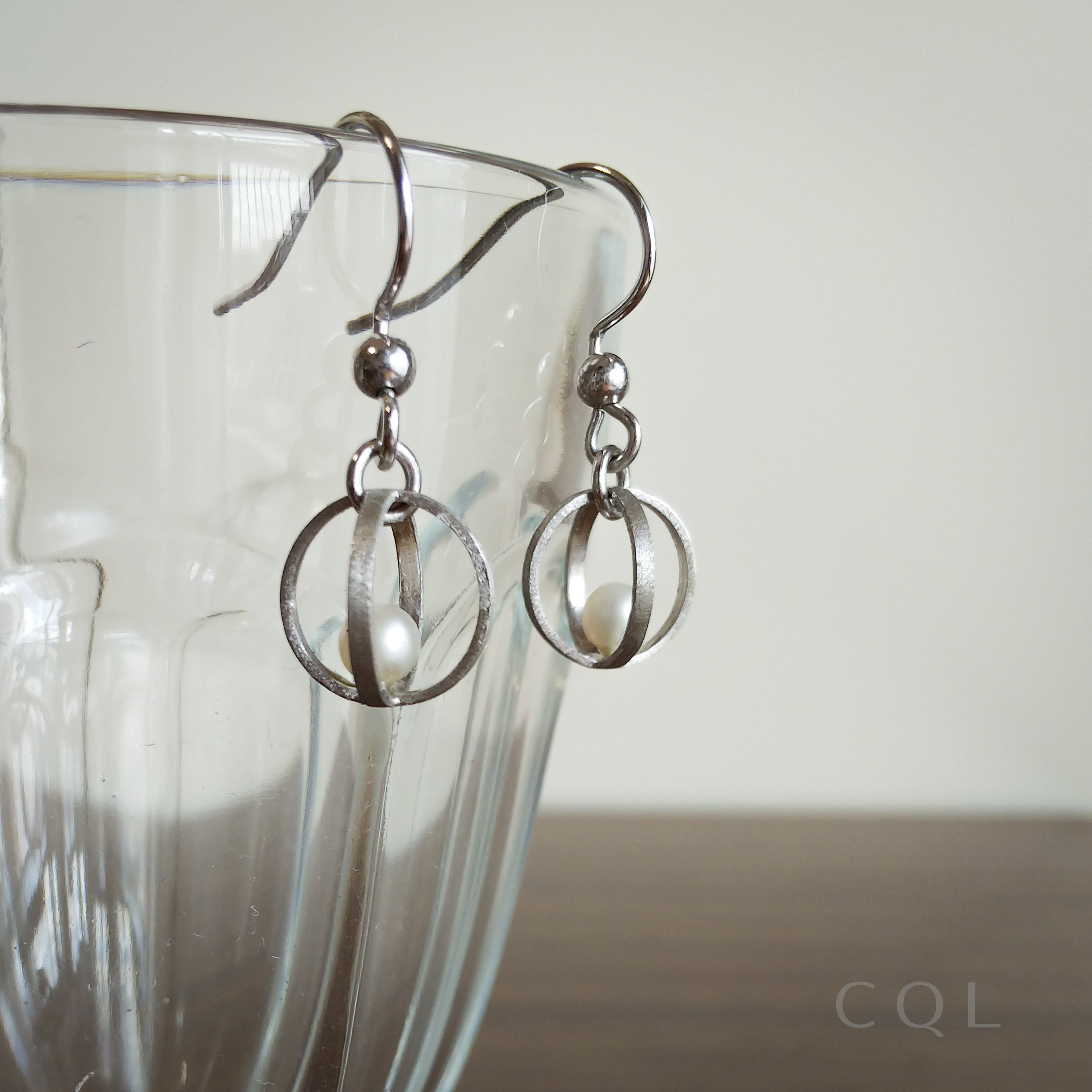 【受注制作】drop ピアス（シルバー／淡水パール／ロジウムコーティング）