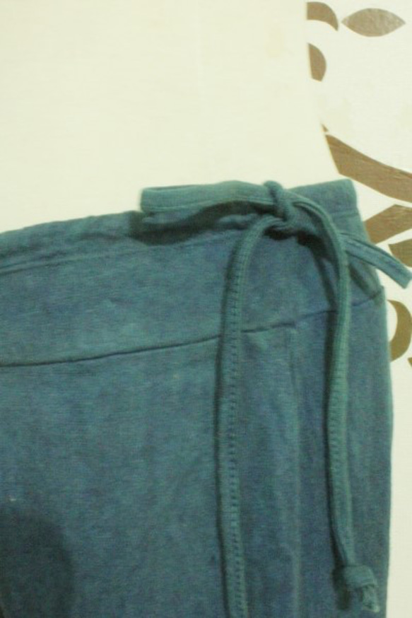 【再入荷】asana ヘンプコットン ヨガパンツ●草木染めライトインディゴ 9枚目の画像
