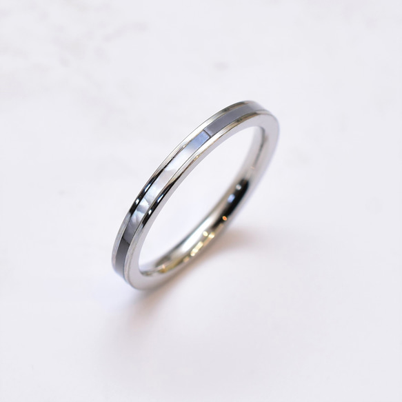 レインボーブラックシェルリング   肌に安心 アレルギーフリーなサージカルステンレス 刻印 名入れ ご褒美 1枚目の画像