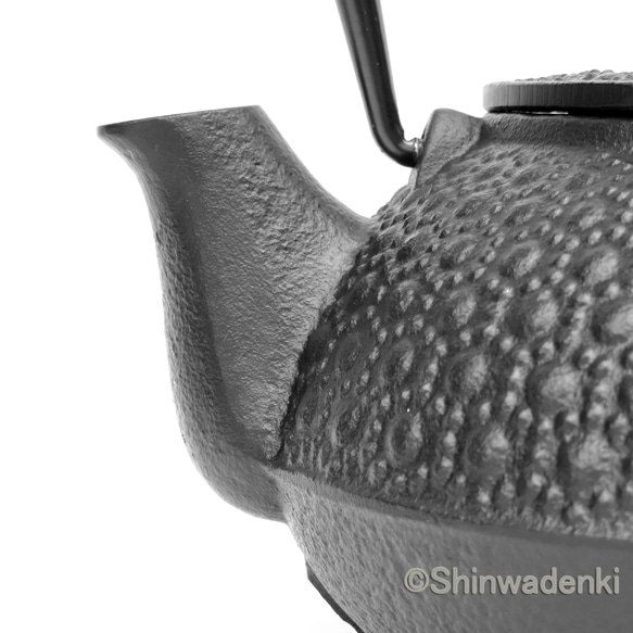 南部鐵器 岩鑄 鐵瓶 壺墊組鐵壺 5型新龜甲0.65L 日本製造 第14張的照片