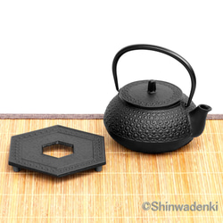 角型鉄瓶 Amazon｜南部鉄器 鉄瓶 小鉄瓶 四角 鉄分補給電気コンロ 炭火 ih
