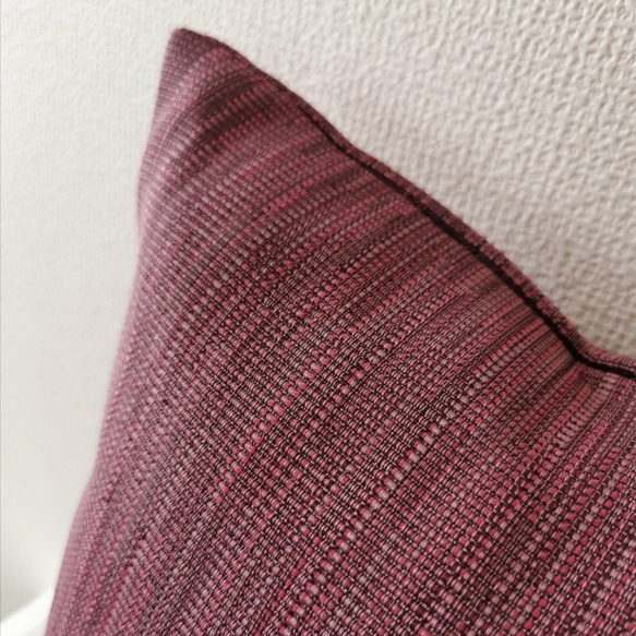 [ラスト１] きれいな織りの 赤紫 クッションカバー 45×45㎝ ファスナー付 [織り物調] パープル 2枚目の画像