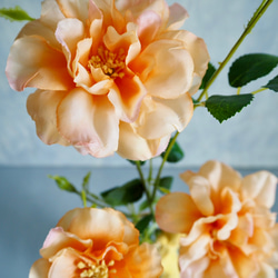 【ふんわりオレンジローズ3輪咲】｜アーティフィシャルフラワー 花瓶アレンジ| 夏｜ギフト・インテリア雑貨 7枚目の画像