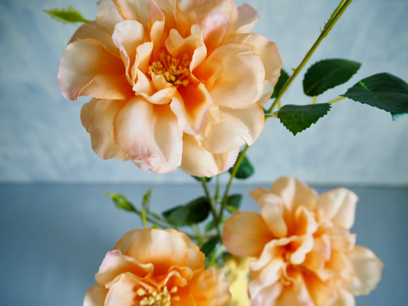 【ふんわりオレンジローズ3輪咲】｜アーティフィシャルフラワー 花瓶アレンジ| 夏｜ギフト・インテリア雑貨 7枚目の画像