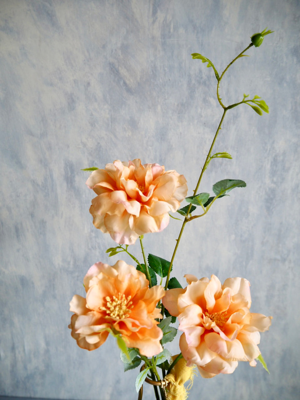 【ふんわりオレンジローズ3輪咲】｜アーティフィシャルフラワー 花瓶アレンジ| 夏｜ギフト・インテリア雑貨 4枚目の画像