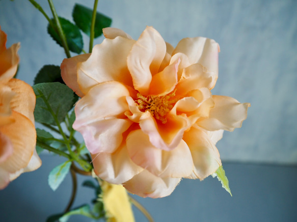 【ふんわりオレンジローズ3輪咲】｜アーティフィシャルフラワー 花瓶アレンジ| 夏｜ギフト・インテリア雑貨 8枚目の画像