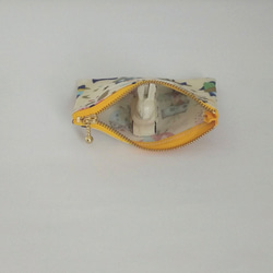 カラフルフクロウ柄ラミネートカードケース クリーム色 5枚目の画像