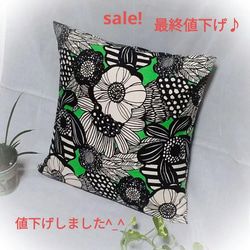 【sale!】北欧 ビッグフラワー クッションカバー ブラック×グリーン 1枚目の画像