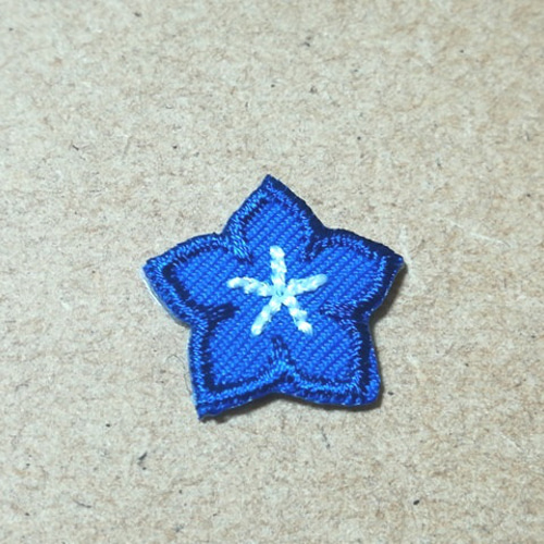 縁取り刺繍桔梗の花ワッペン/ブルー・青 ワッペン・アップリケ