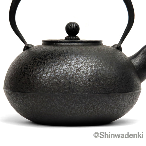 日本民藝館展入選作品 紅蓮堂 葛巻元作 南部鉄器 布団形鉄瓶 みのり