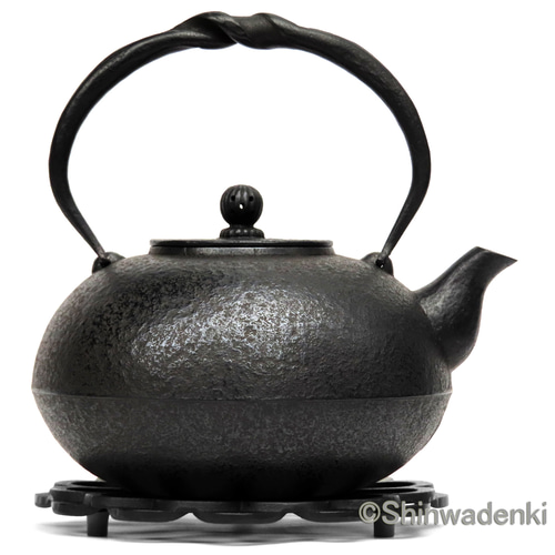 日本民藝館展入選作品 紅蓮堂 葛巻元作 南部鉄器 布団形鉄瓶 みのり