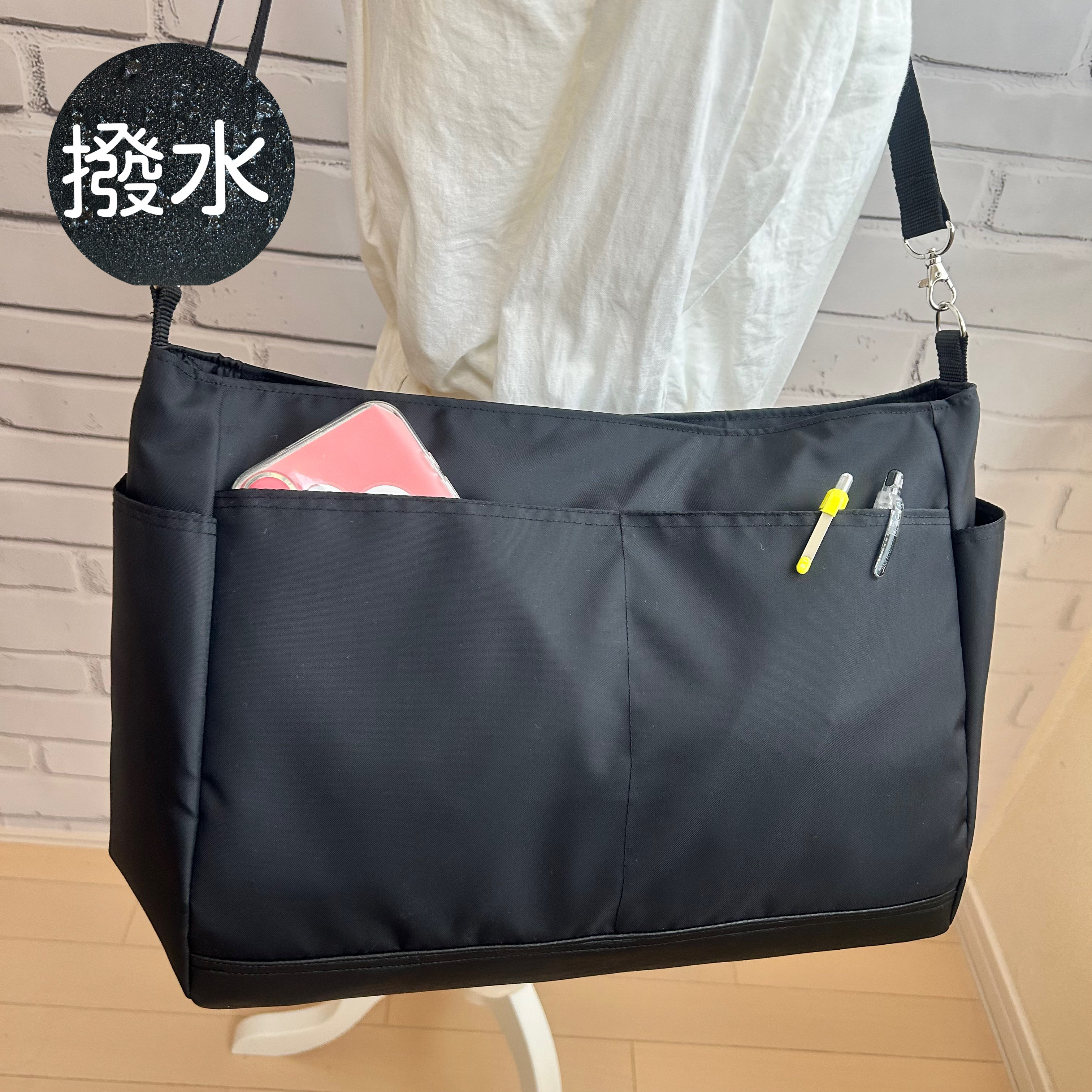 マグネット開閉　A4対応 大容量　サイドポケットが便利な　ショルダーバック　旅行バック　2way 撥水加工ナイロン黒