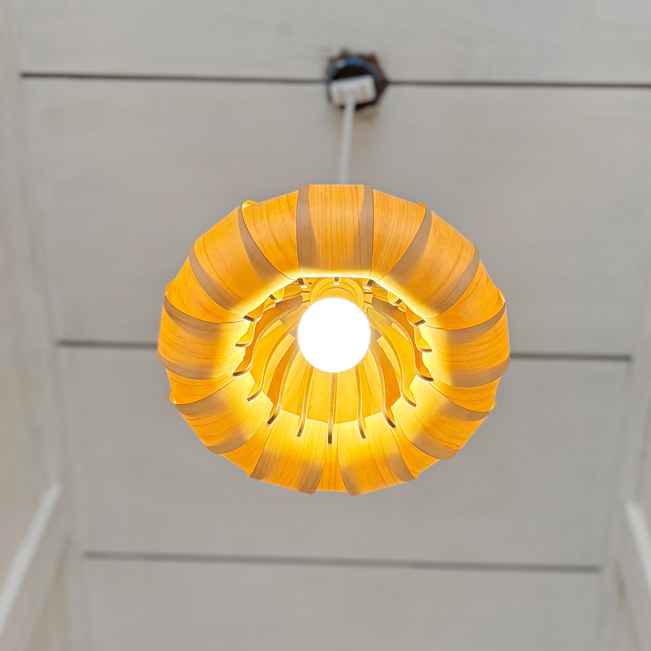 木製ペンダントライト「オニオン（ひのき）」 ｜木のあかり｜ナチュラル照明｜ひのき突板｜北欧インテリア｜癒しの空間に