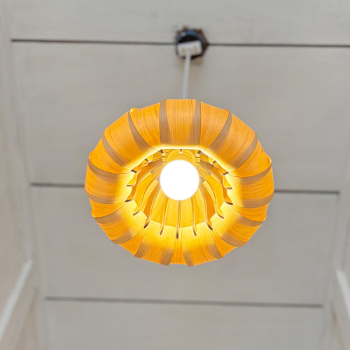 木製ペンダントライト「オニオン（ひのき）」 ｜木のあかり