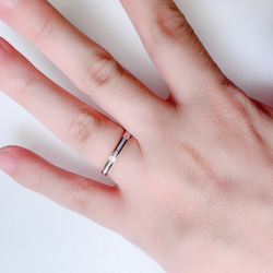 【1番人気★刻印可】オーロラ・レインボーカラーに輝くシェルリング   結婚指輪 肌に安心 アレルギーフリーなステンレス 8枚目の画像