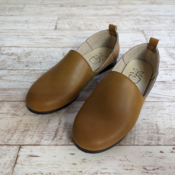 可愛又成熟，適合各種腳型，輕便，平底，套腳式，不磨腳，行走舒適。編號1315 第2張的照片